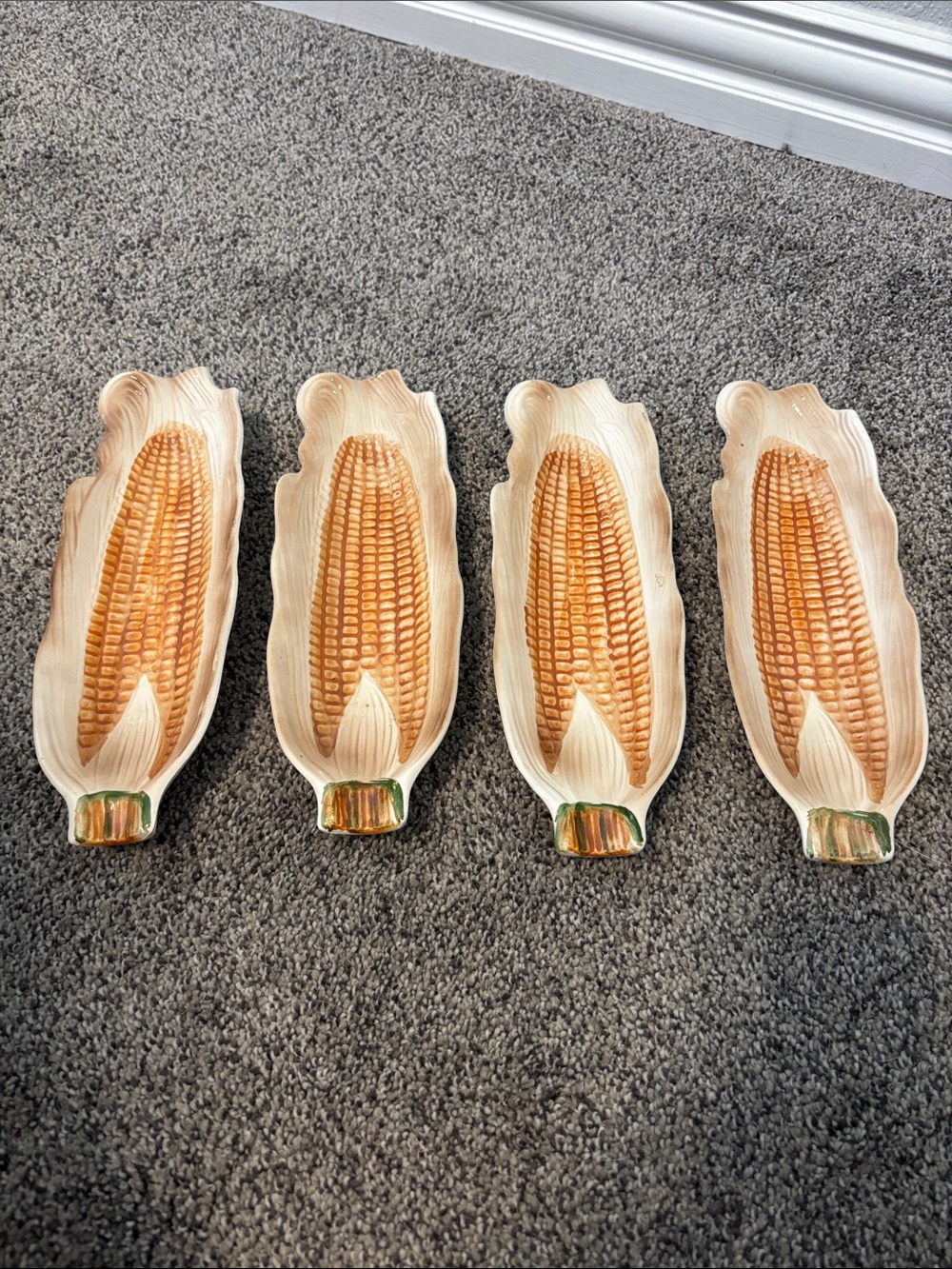 Set of 4 Ceramic Corn-On-The-Cob Serving Dishes - Yellow & Cream